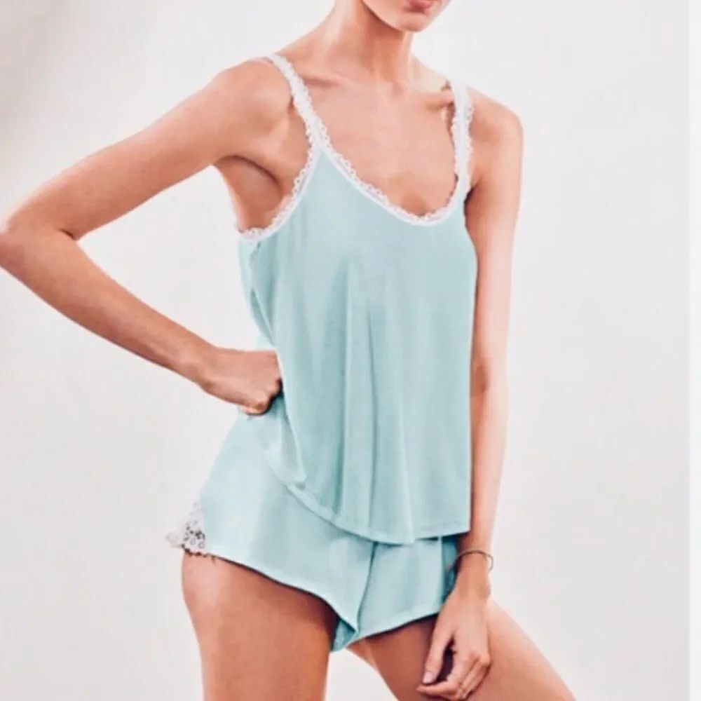Victoria’s Secret Cami tank & shorts pajama set L